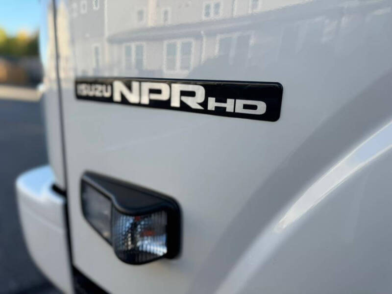 2024 Isuzu NPR-HD