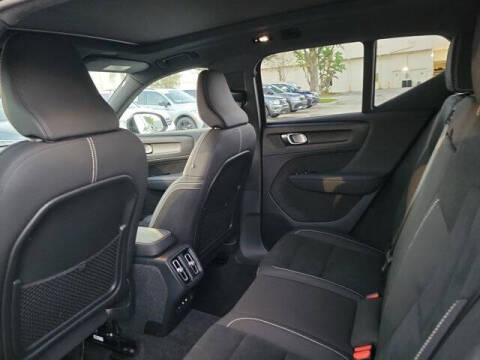 2023 Volvo XC40 B5 Plus Dark Theme