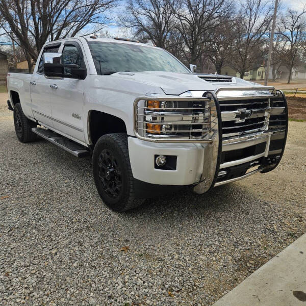 2019 Chevrolet Silverado HD High Country's photo