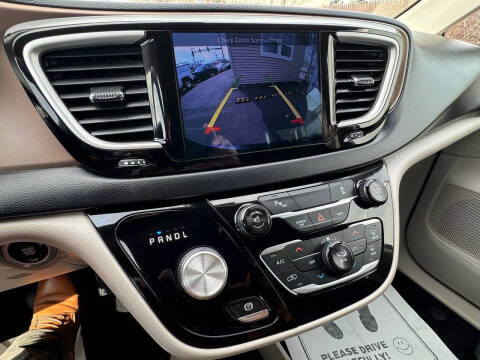 2017 Chrysler Pacifica Touring-L