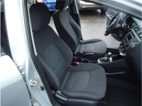 2016 Kia Rio 5-Door LX