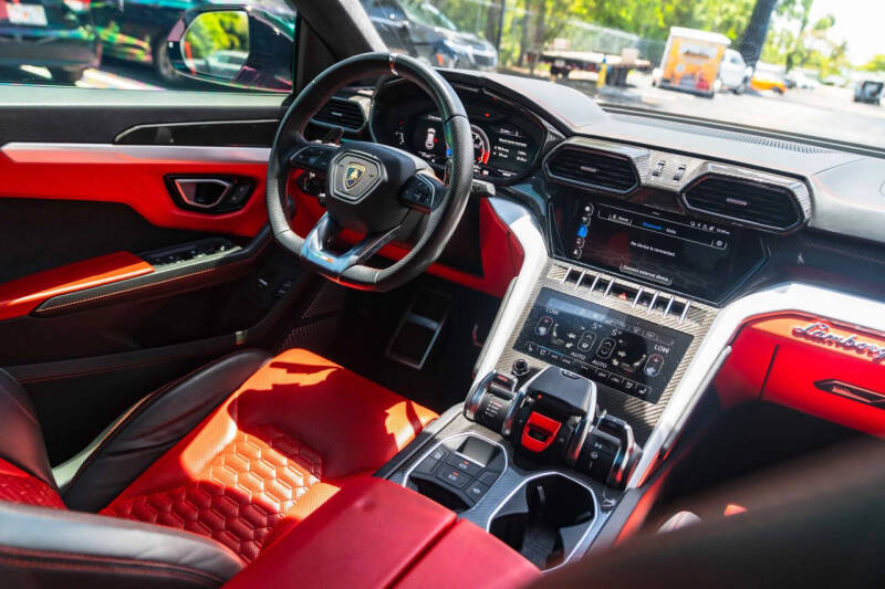 2020 Lamborghini Urus