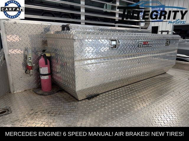 2004 Freightliner M2 106