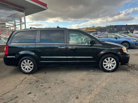 2016 Chrysler Town and Country Touring