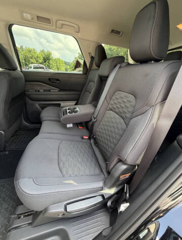 2024 Nissan Pathfinder SV