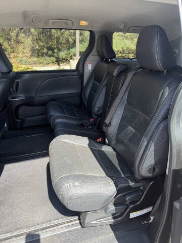 2017 Toyota Sienna SE 8-Passenger