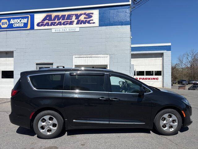 2017 Chrysler Pacifica Touring-L Plus