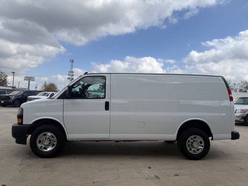 2022 Chevrolet Express 2500