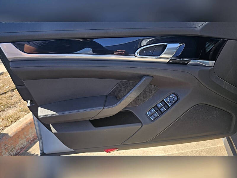 2016 Porsche Panamera