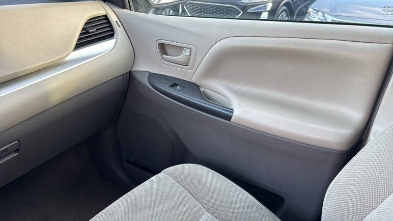 2017 Toyota Sienna L 7-Passenger