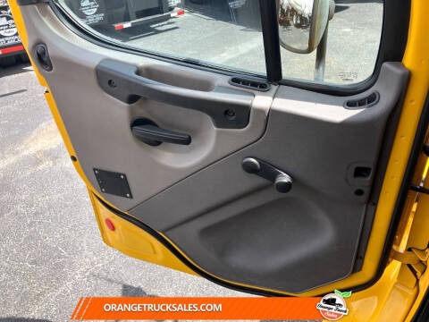 2019 Freightliner M2 106