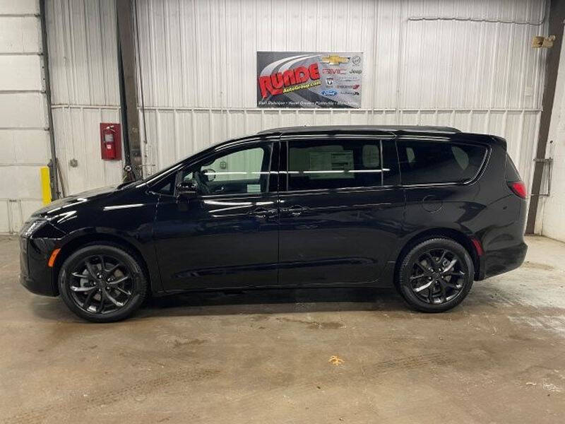 2027 Chrysler Pacifica Limited