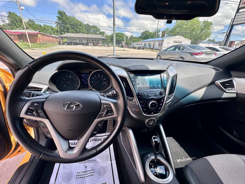 2016 Hyundai Veloster Base - Photo 8