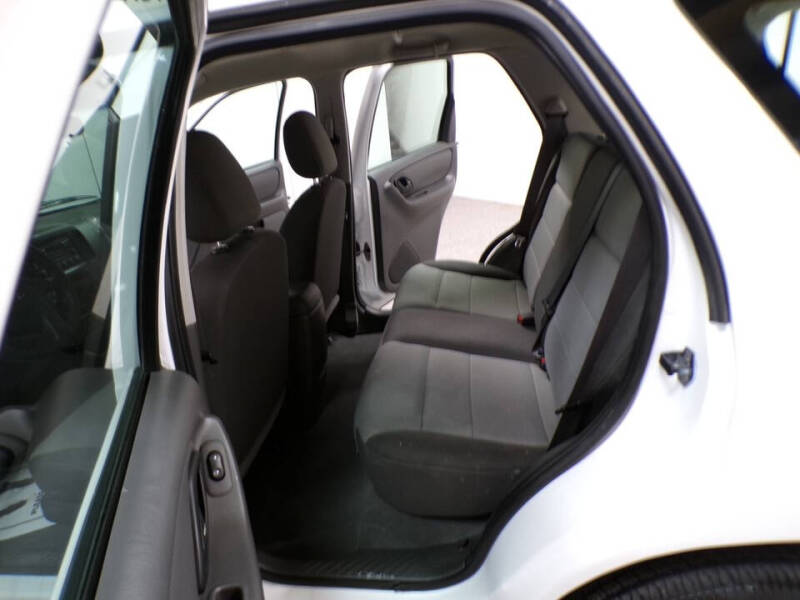 2005 Ford Escape XLS