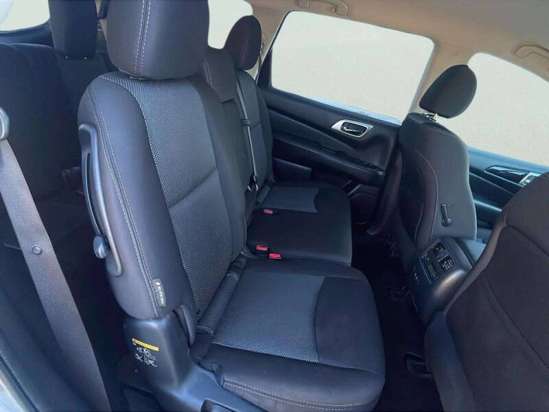 2020 Nissan Pathfinder SV