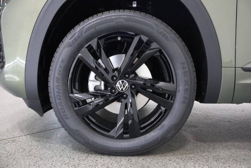 2026 Volkswagen Atlas Cross Sport SEL R-Line Black 4Motion