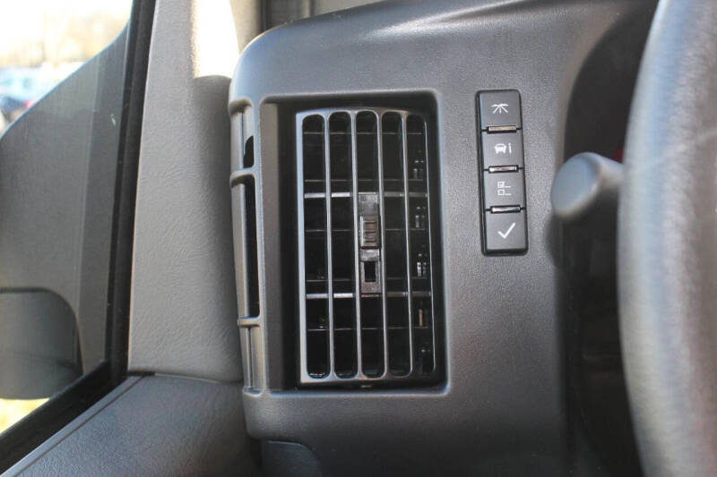 2025 Chevrolet Express 3500