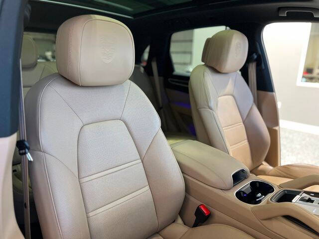 2023 Porsche Cayenne Platinum Edition