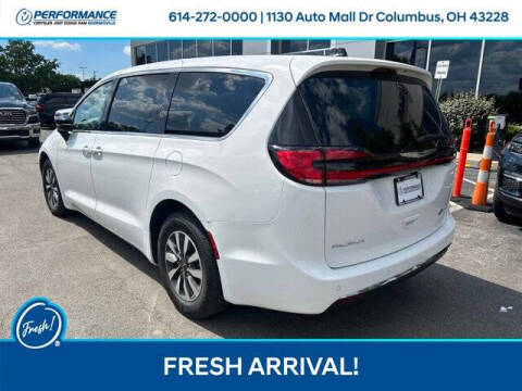 2026 Chrysler Pacifica Plug-In Hybrid Select