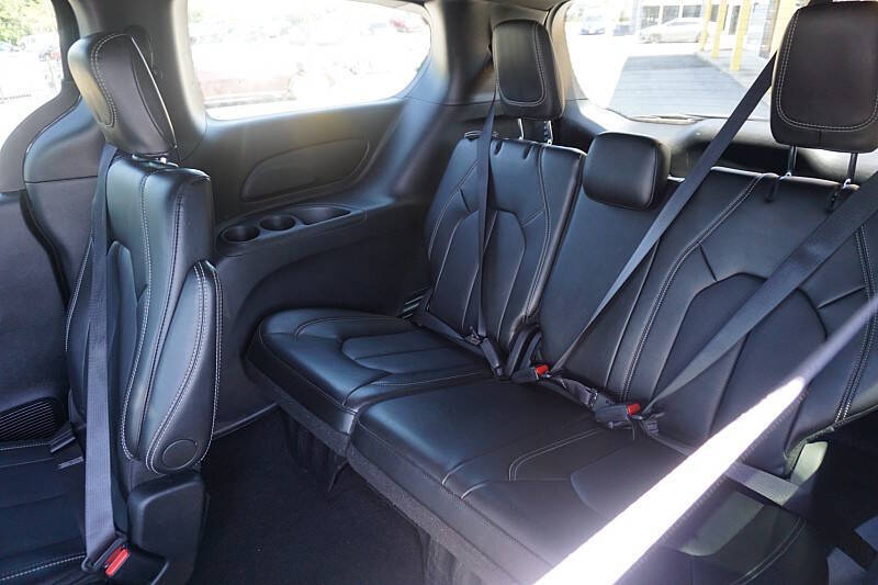 2025 Chrysler Pacifica Select