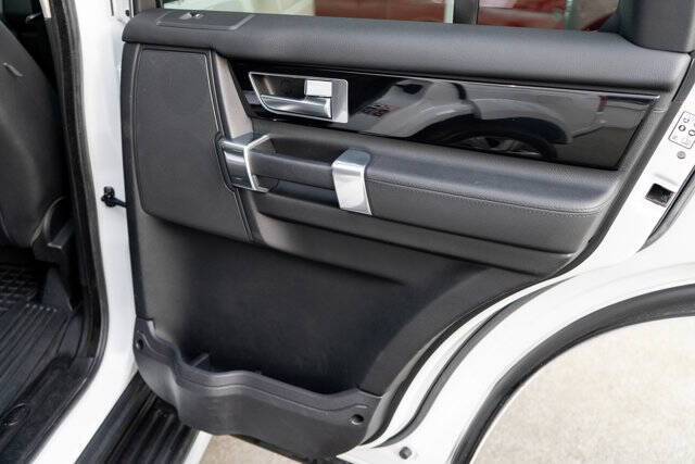 2016 Land Rover LR4 32