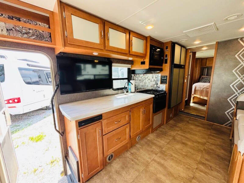 2016 Winnebago Spirit 31K