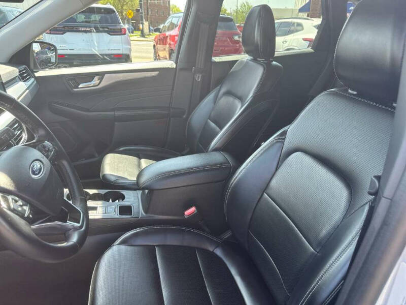 2025 Ford Escape Platinum