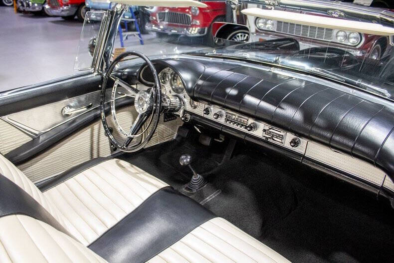 1957 Ford Thunderbird