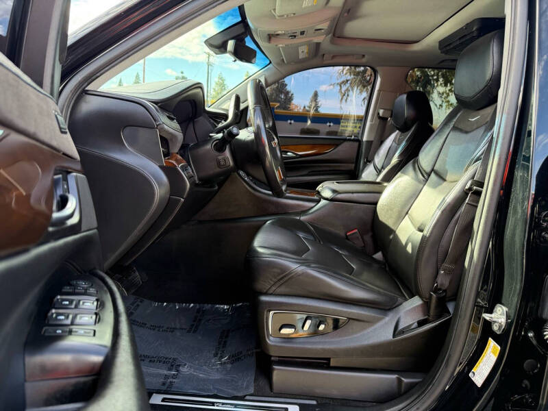 2018 Cadillac Escalade ESV Luxury