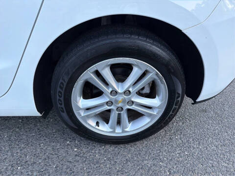 2017 Chevrolet Cruze LT Auto