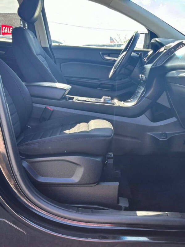 2020 Ford Edge SE