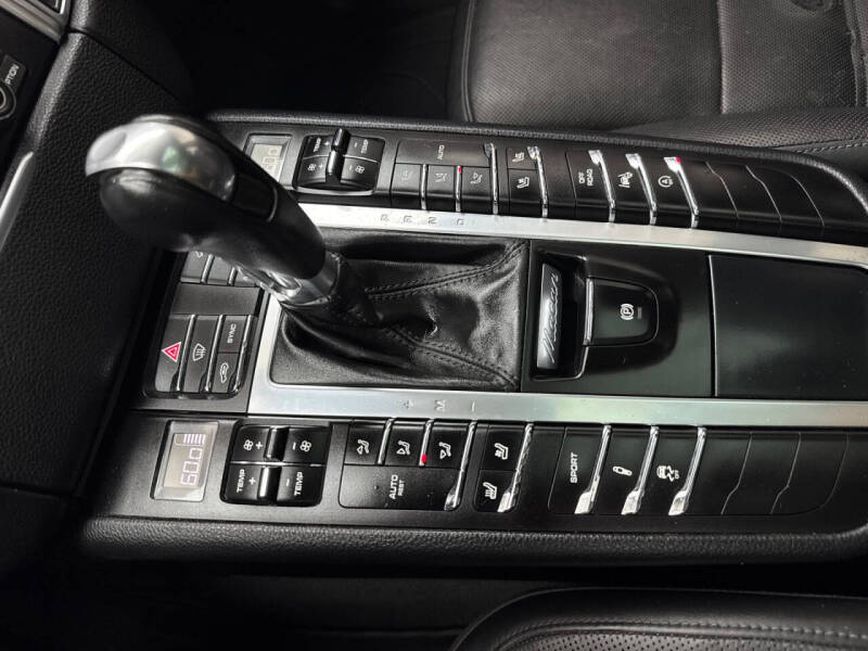 2015 Porsche Macan Turbo