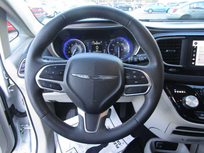 2022 Chrysler Voyager LX