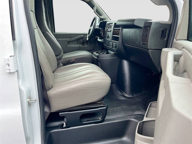 2024 GMC Savana 2500