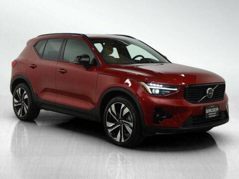 2023 Volvo XC40 B5 Ultimate Dark Theme