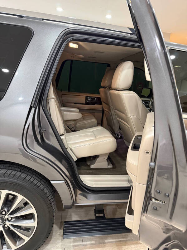 2017 Lincoln Navigator Select