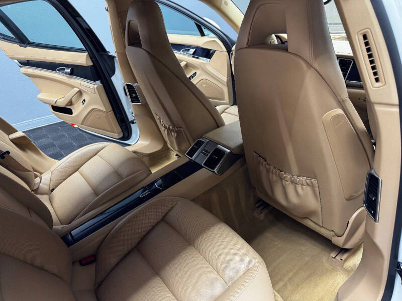 2015 Porsche Panamera 4