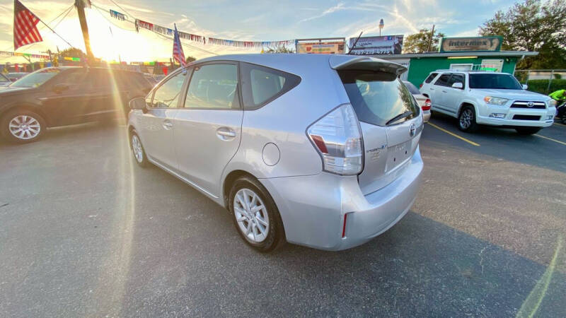 2012 Toyota Prius v Five
