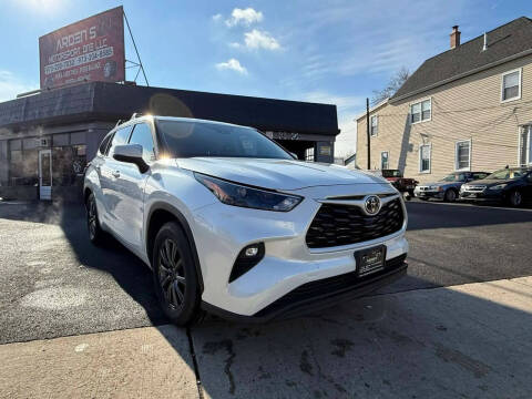 2022 Toyota Highlander LE