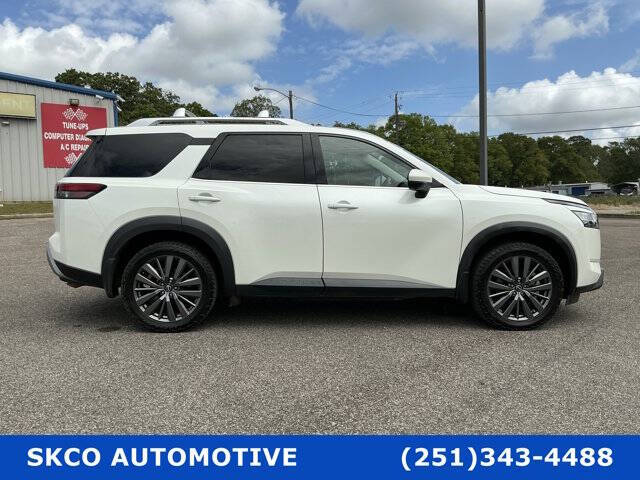 2023 Nissan Pathfinder SL