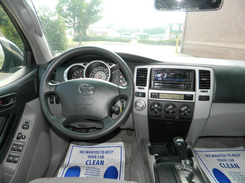 2004 Toyota 4Runner SR5 photo 19