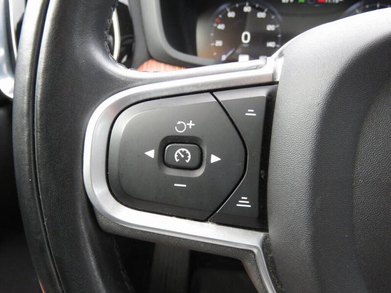 2022 Volvo S60 B5 Momentum