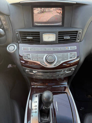 2015 Infiniti Q70 3.7