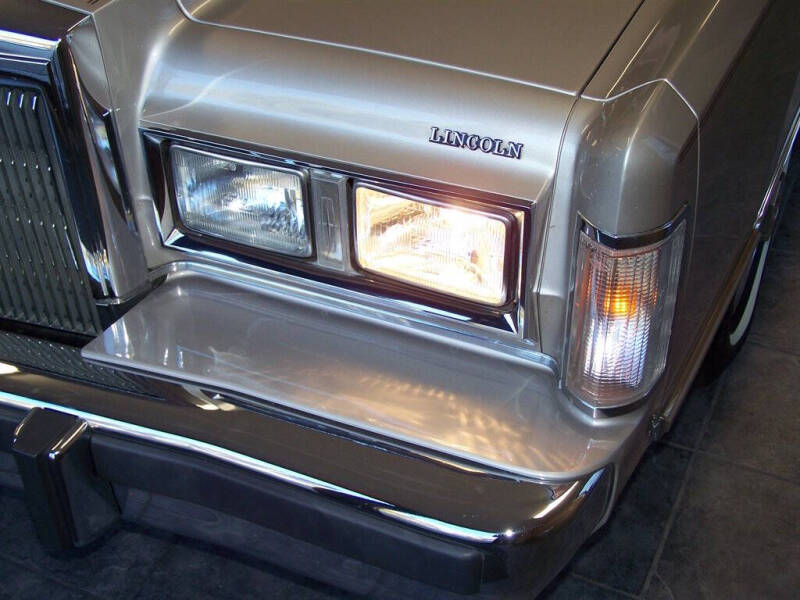 1988 Lincoln Town Car Signature