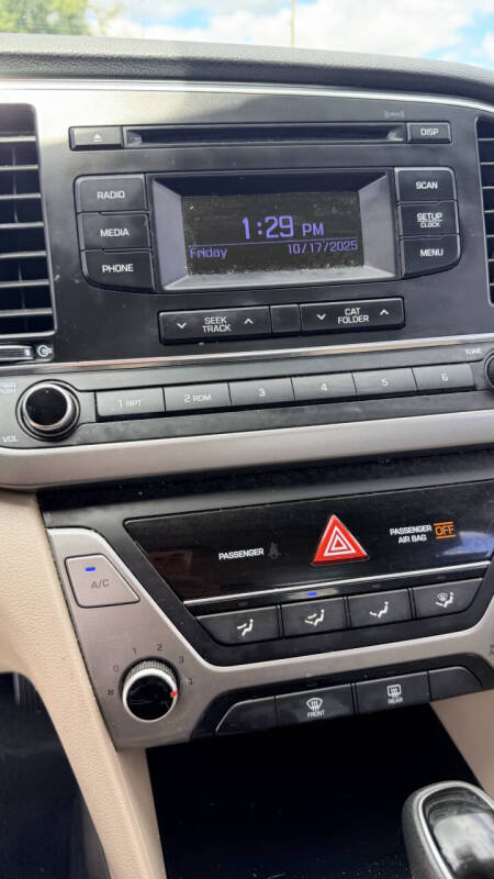 2017 Hyundai Elantra SE