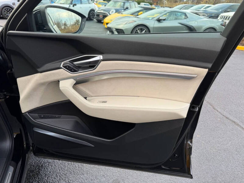 2019 Audi e-tron quattro Prestige