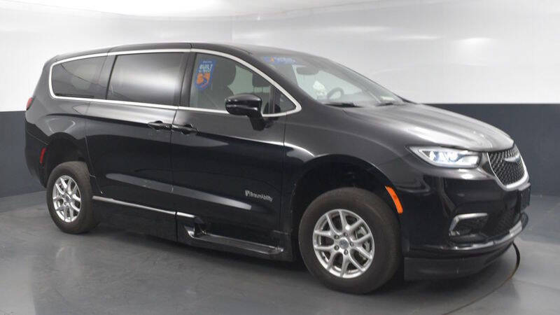 2024 Chrysler Pacifica Touring
