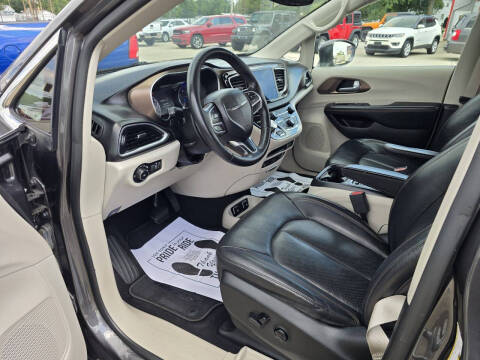 2017 Chrysler Pacifica Touring-L Plus