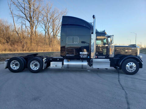 2023 Peterbilt 389
