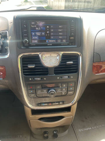 2013 Chrysler Town and Country Touring